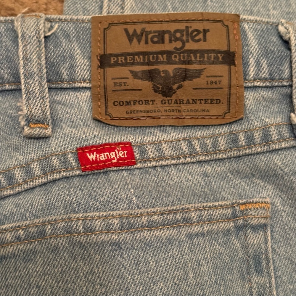 Men's Wrangler Jeans Relaxed Fit Tapered Leg Size 36x30 - Picture 3 of 8
